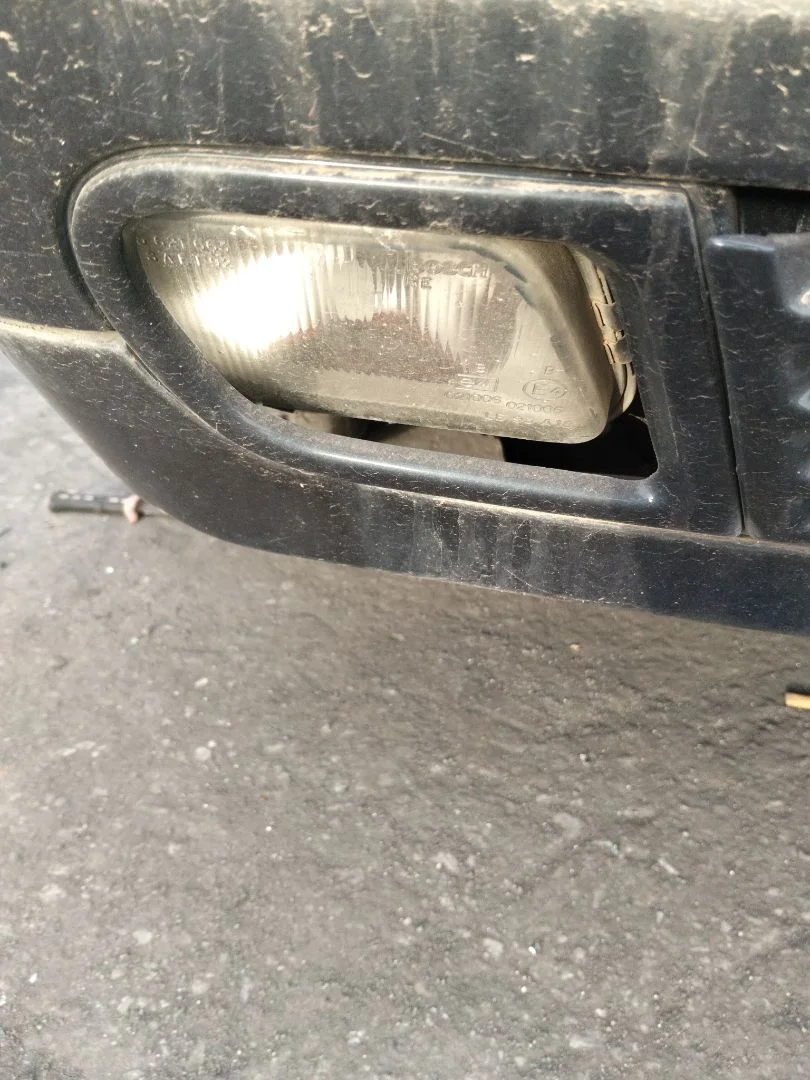 Foto de FARO ANTINIEBLA DERECHO MERCEDES-BENZ CLASE E (BM 210) BERLINA 3.0 Diesel CAT (136 CV / 100 KW) referencia A2108200256