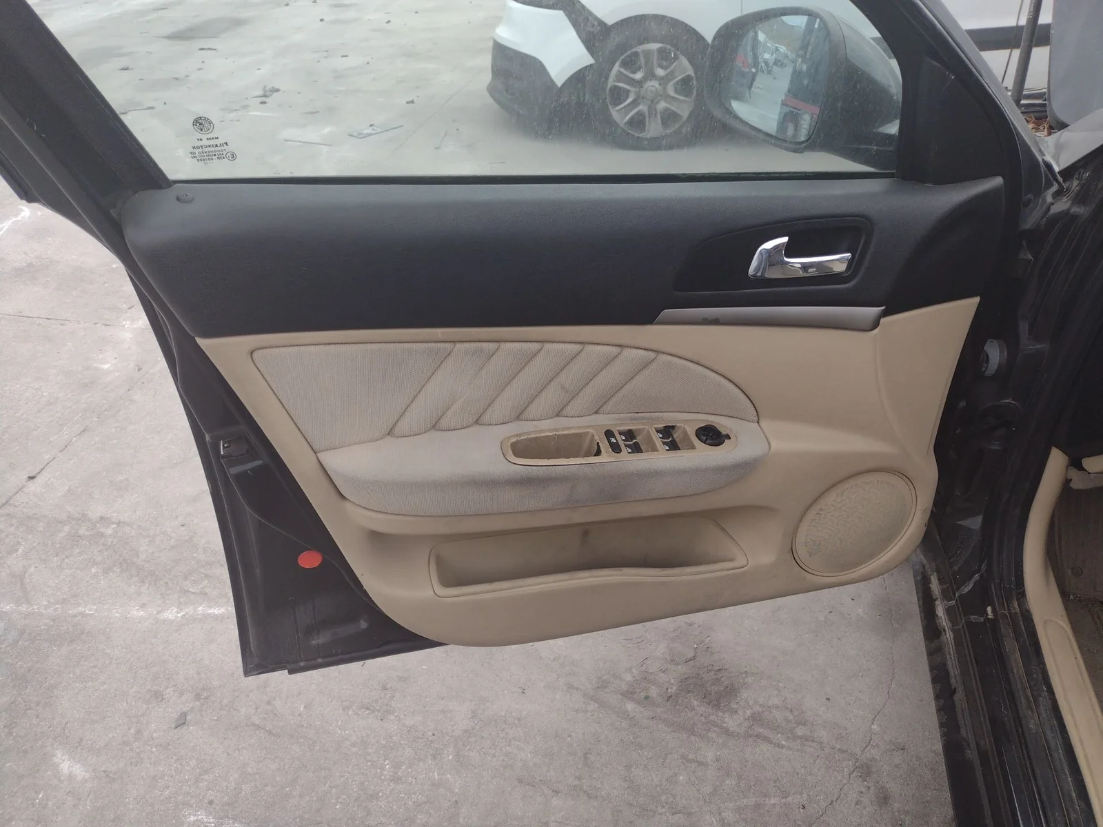 Foto de GUARNECIDO PUERTA DELANTERA IZQUIERDA ALFA ROMEO 159 (140) 1.9 JTD (M) 16V CAT (150 CV / 110 KW)