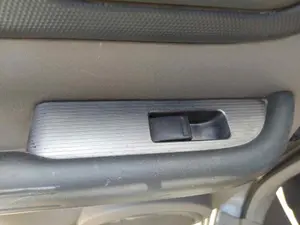 Foto de MANDO ELEVALUNAS TRASERO IZQUIERDO NISSAN X-TRAIL (T30) 2.2 16V Turbodiesel CAT (114 CV / 84 KW) referencia 254110V000