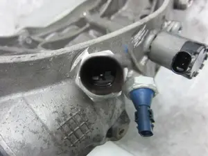 Foto de SOPORTE FILTRO ACEITE PORSCHE MACAN (95BA) referencia 06L903143 foto 3