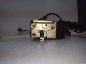 Foto de CERRADURA PUERTA TRASERA IZQUIERDA NISSAN PRIMERA BERLINA (P12) 1.9 16V Turbodiesel CAT (120 CV / 88 KW) referencia 250120 foto 8