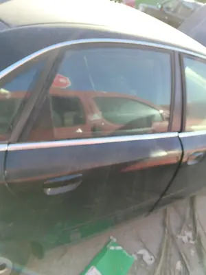 Foto de PUERTA TRASERA DERECHA AUDI A4 BERLINA (8E) 1.9 TDI (131 CV / 96 KW) referencia 8E0833052