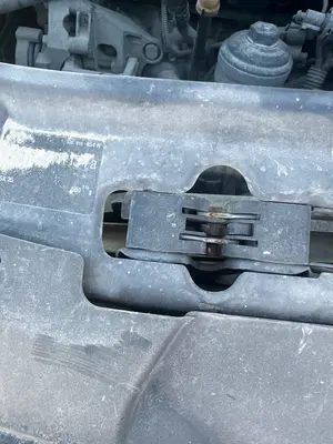 Foto de CERRADURA CAPO SKODA FABIA COMBI (5J5) 1.4 TDI (80 CV / 59 KW) referencia 5J0823509