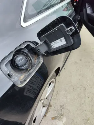 Foto de TAPA EXTERIOR COMBUSTIBLE AUDI A5 COUPE (8T) 1.8 16V TFSI (170 CV / 125 KW) referencia 8T0809907  GRU foto 2