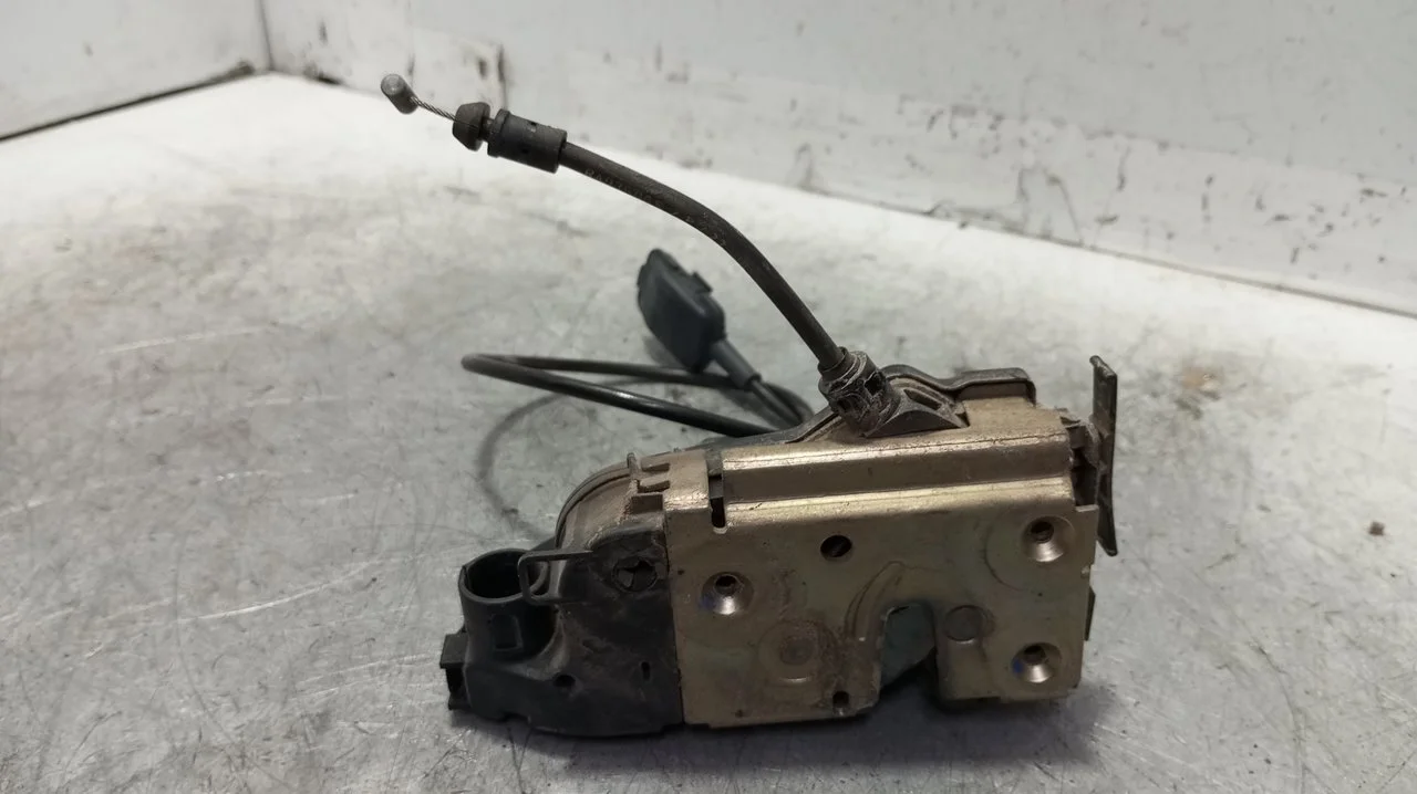 Foto de CERRADURA PUERTA DELANTERA DERECHA RENAULT MEGANE II CLASSIC BERLINA 1.5 dCi Diesel (106 CV / 78 KW) referencia 8200027776