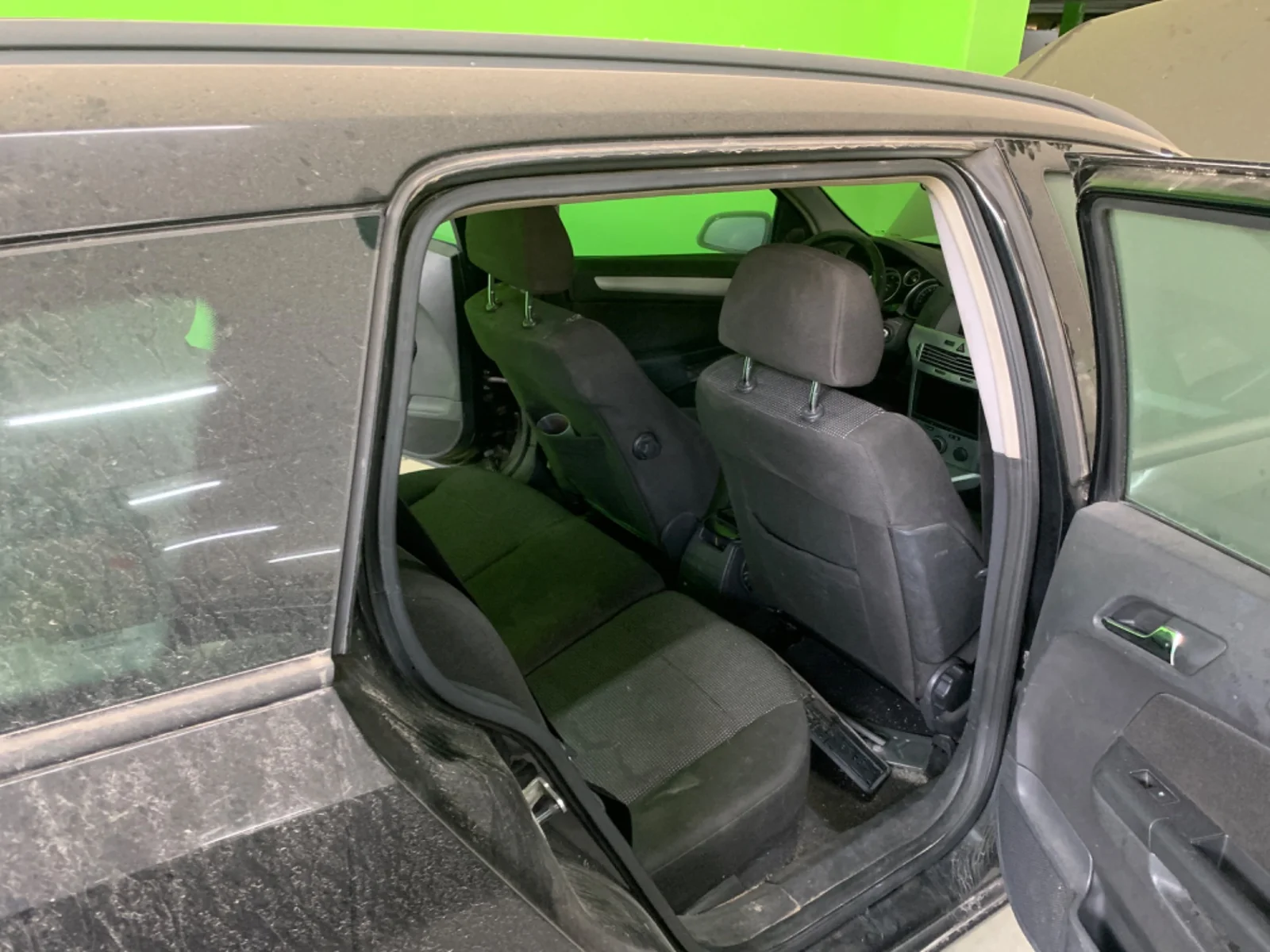 Foto de GOMAS CONTORNO PUERTA OPEL ASTRA H CARAVAN 1.9 16V CDTI CAT (Z 19 DTH / LRD) (150 CV / 110 KW)