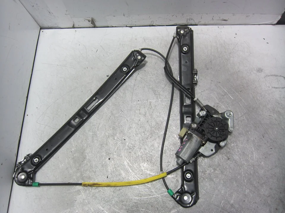 Foto de ELEVALUNAS DELANTERO DERECHO BMW SERIE 3 BERLINA (E46) 3.0 24V Turbodiesel CAT (184 CV / 135 KW) referencia 676283620640