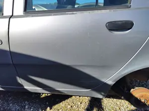 Foto de PUERTA TRASERA IZQUIERDA FIAT II PUNTO (188) BERLINA 1.3 JTD CAT (69 CV / 51 KW) foto 2