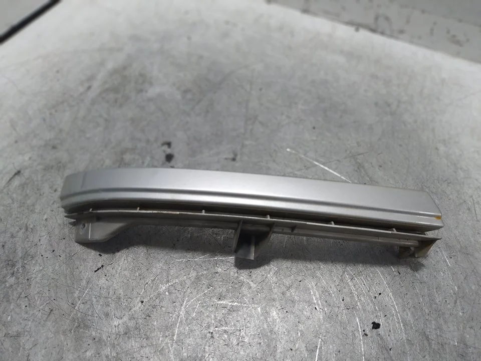 Foto de MOLDURA BAJO FARO DERECHO OPEL ZAFIRA A 1.8 16V CAT (116 CV / 85 KW) referencia 90580652
