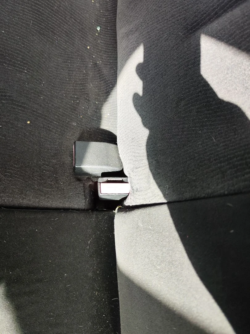 Foto de ENGANCHE CINTURON TRASERO DERECHO CITROEN C4 BERLINA 1.6 16V HDi (90 CV / 66 KW)