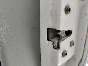Foto de CERRADURA PUERTA DELANTERA DERECHA VOLKSWAGEN LT FURGÓN/COMBI 2.5 TDI (102 CV / 75 KW) foto 3