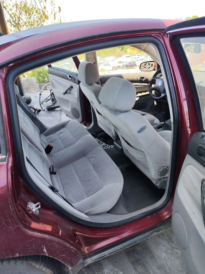 Foto de GOMAS CONTORNO PUERTA VOLKSWAGEN PASSAT BERLINA (3B2) 1.9 TDI (116 CV / 85 KW)