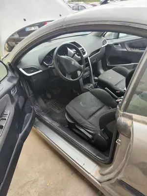 Foto de GOMAS CONTORNO PUERTA PEUGEOT 207 CC CABRIO-COUPÉ 1.6 16V (120 CV / 88 KW)
