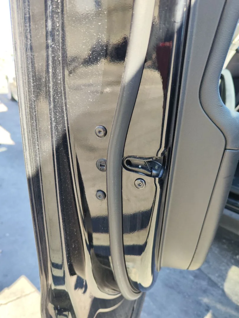 Foto de CERRADURA PUERTA DELANTERA IZQUIERDA JAGUAR F-PACE 3.0 V6 Diesel CAT (301 CV / 221 KW) referencia HK83-203A29-GB