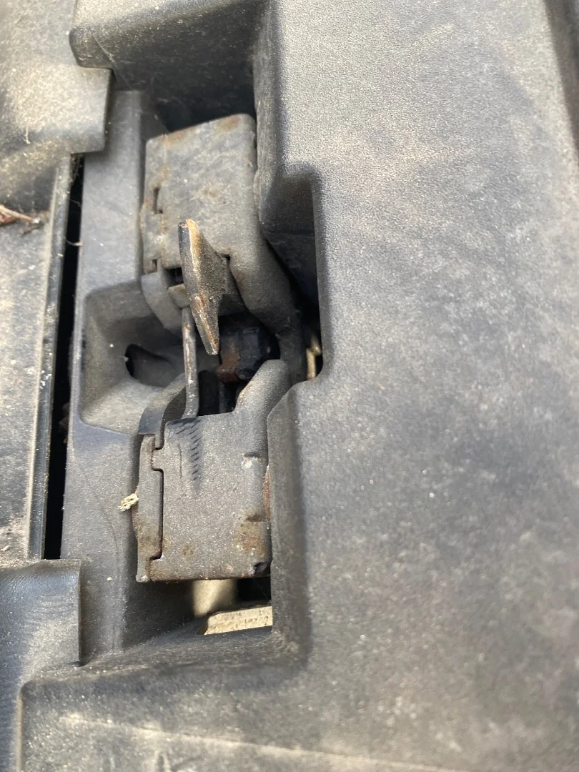 Foto de CERRADURA CAPO VOLKSWAGEN TOURAN (1T3) 1.6 TDI DPF (105 CV / 77 KW)