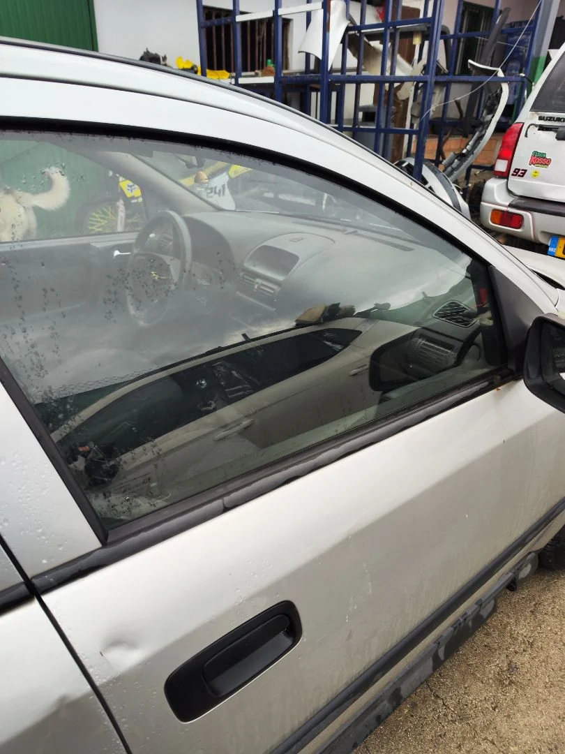 Foto de LUNA DELANTERA DERECHA OPEL ASTRA G BERLINA 2.2 16V DTI CAT (Y 22 DTR / L50) (125 CV / 92 KW) referencia 13205907