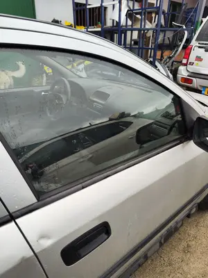 Foto de LUNA DELANTERA DERECHA OPEL ASTRA G BERLINA 2.2 16V DTI CAT (Y 22 DTR / L50) (125 CV / 92 KW) referencia 13205907