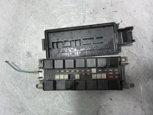 Foto de CAJA RELES / FUSIBLES CHRYSLER VOYAGER (RG) 2.4 CAT (147 CV / 108 KW) referencia 04868093AAA