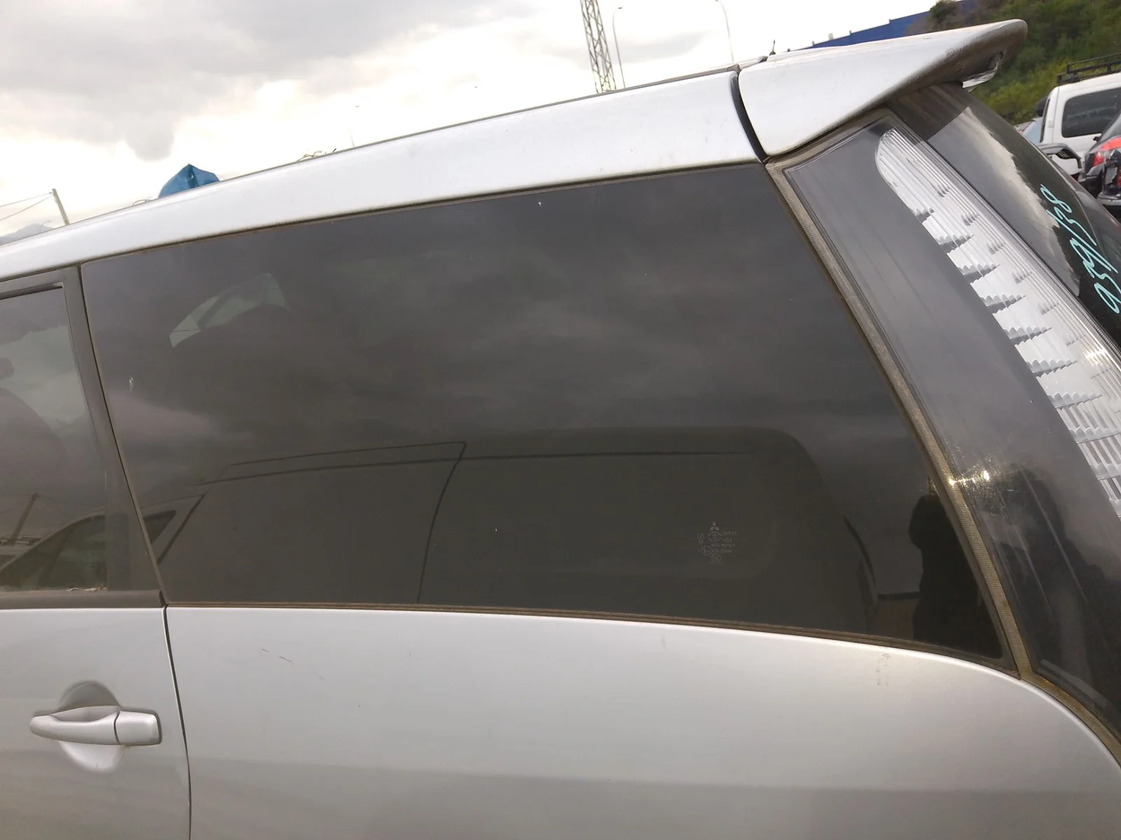 Foto de LUNA CUSTODIA TRASERA IZQUIERDA MITSUBISHI GRANDIS (NA0W) 2.0 DI-D CAT (136 CV / 100 KW)