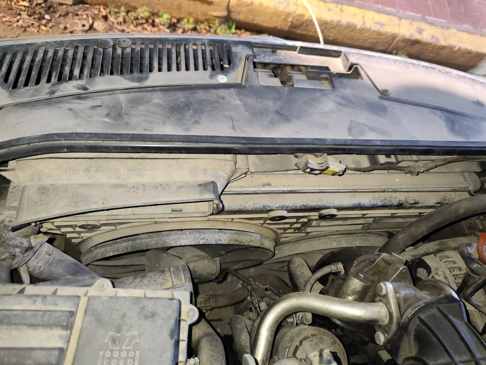 Foto de CONDENSADOR / RADIADOR AIRE ACONDICIONADO VOLKSWAGEN PASSAT BERLINA (3C2) 2.0 TDI (140 CV / 103 KW) referencia 3C0820411G