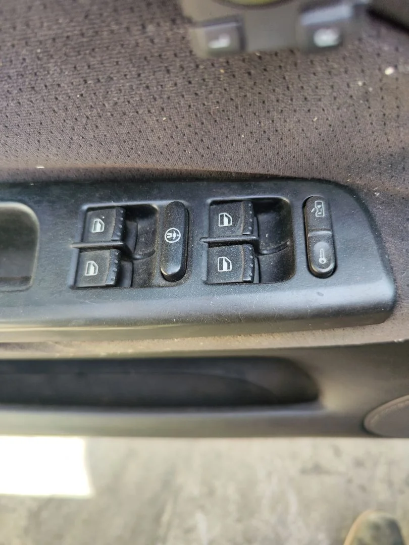 Foto de MANDO ELEVALUNAS DELANTERO IZQUIERDO VOLKSWAGEN PASSAT VARIANT (3B5) 1.9 TDI (110 CV / 81 KW)