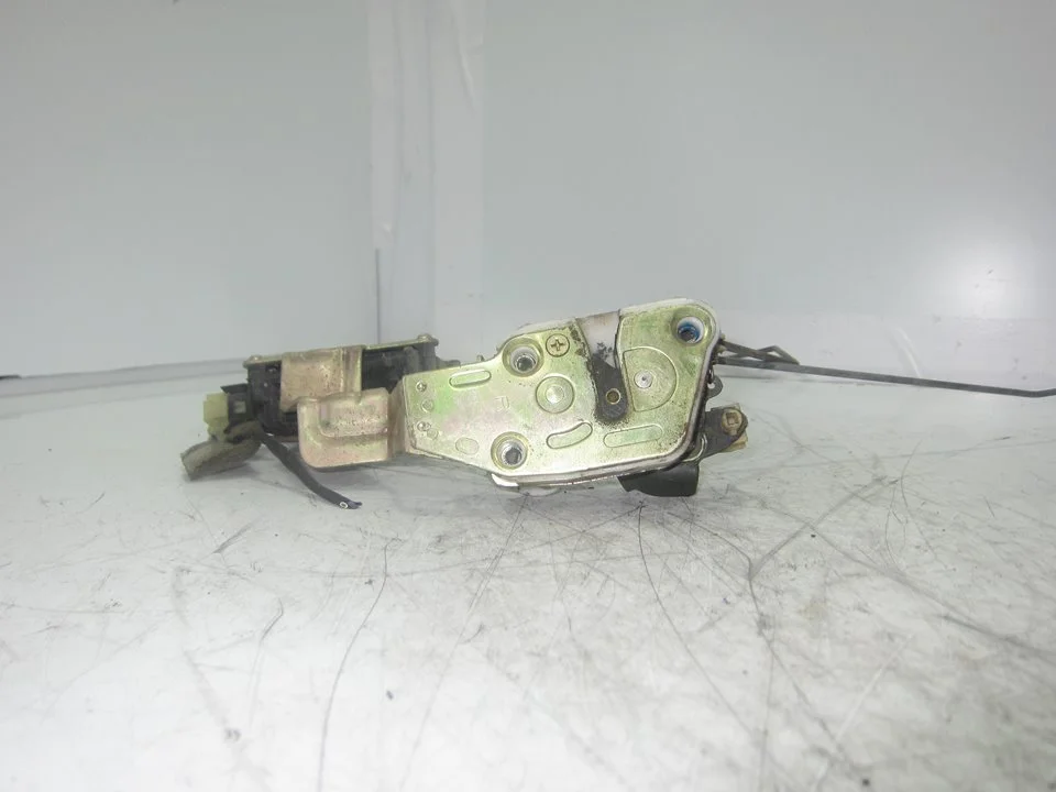 Foto de CERRADURA PUERTA DELANTERA DERECHA CHEVROLET MATIZ 0.8 CAT (52 CV / 38 KW)