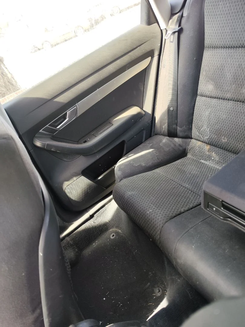 Foto de GUARNECIDO PUERTA TRASERA DERECHA AUDI A6 BERLINA (4F2) 2.0 TDI (140 CV / 103 KW) referencia 4F0867304F FKZ