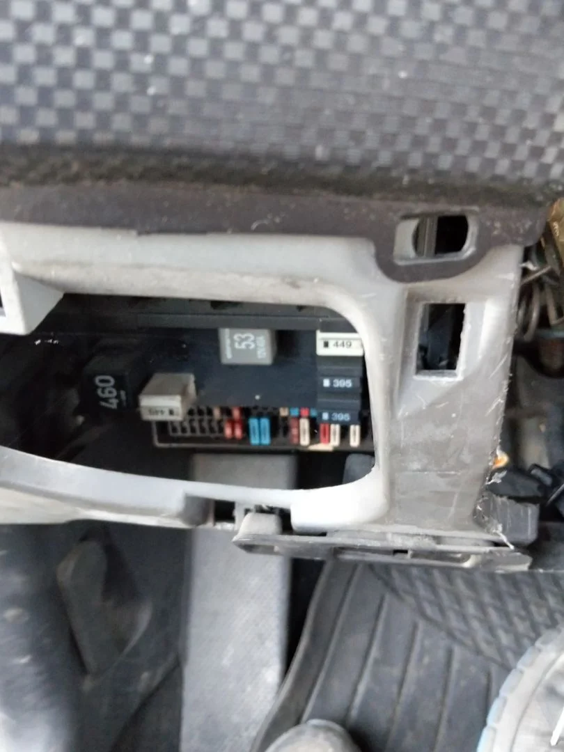 Foto de CAJA RELES / FUSIBLES SEAT ALTEA (5P1) 1.9 TDI (105 CV / 77 KW)