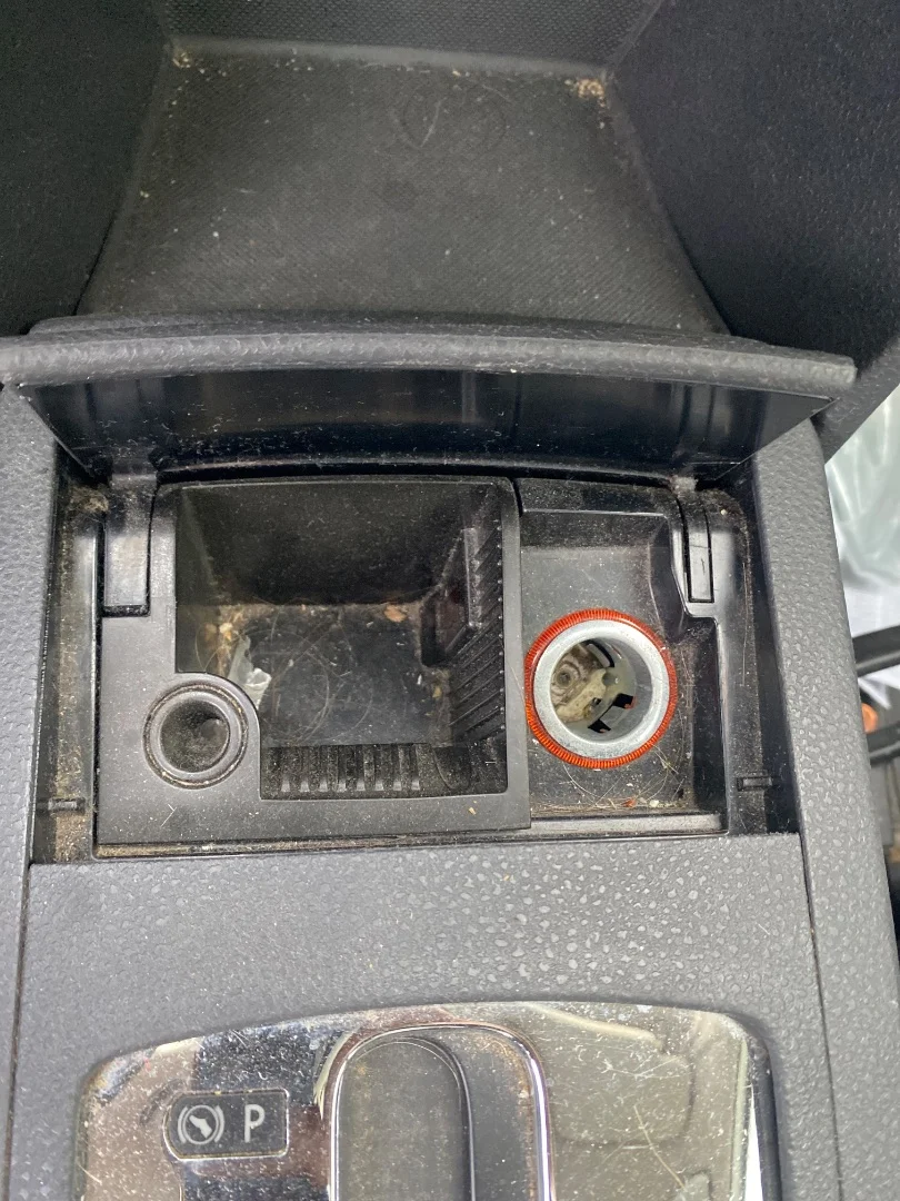 Foto de CENICERO VOLKSWAGEN POLO IV (9N3) 1.4 FSI (86 CV / 63 KW)