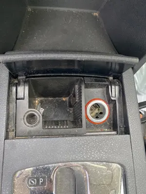 Foto de CENICERO VOLKSWAGEN POLO IV (9N3) 1.4 FSI (86 CV / 63 KW)