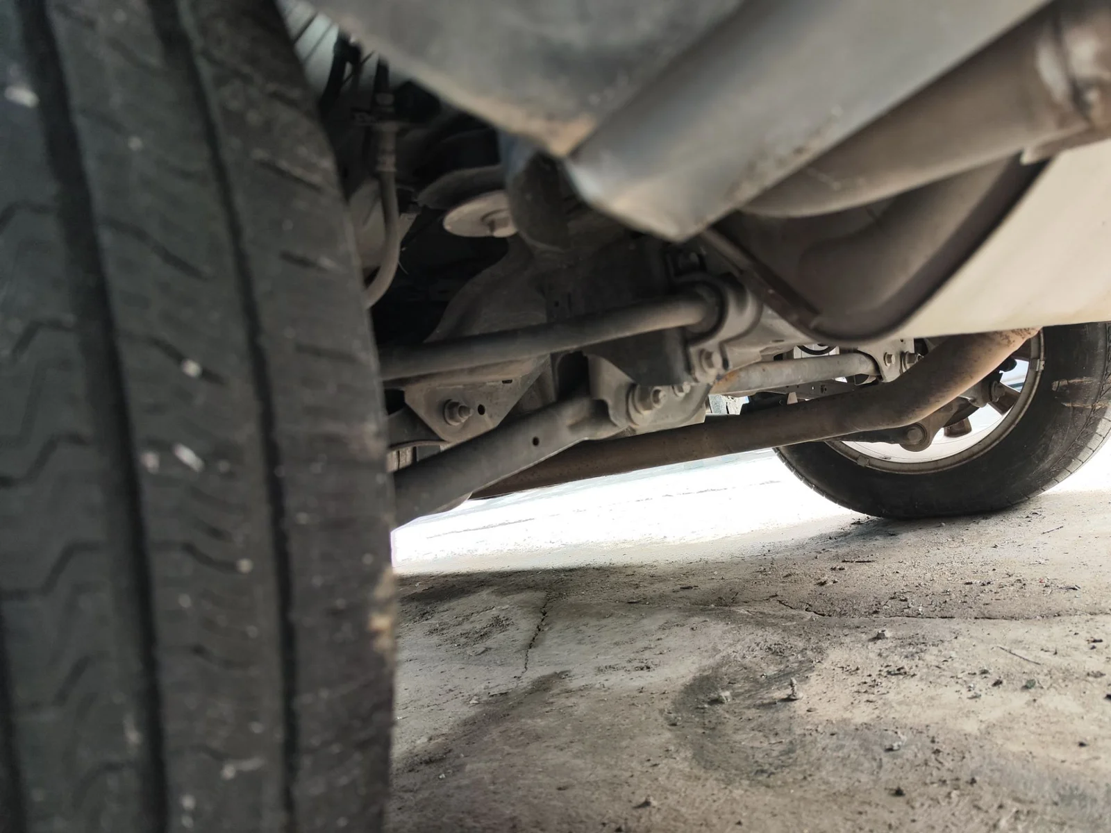 Foto de PUENTE TRASERO LAND ROVER RANGE ROVER EVOQUE 2.0 Td4 CAT (150 CV / 110 KW)