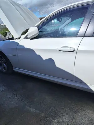 Foto de PUERTA DELANTERA IZQUIERDA BMW SERIE 3 BERLINA (E90) 2.0 Turbodiesel CAT (143 CV / 105 KW)