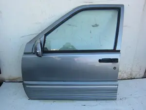 Foto de PUERTA DELANTERA IZQUIERDA CHRYSLER JEEP GR.CHEROKEE (ZJ)/(Z) 5.2 V8 CAT (211 CV / 155 KW)