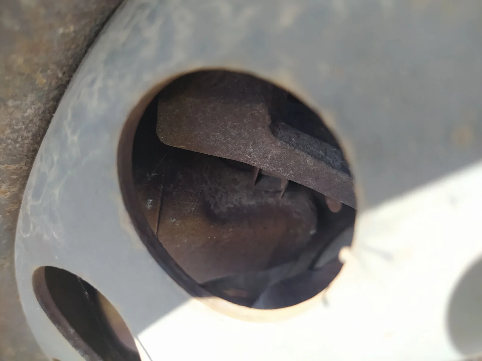 Foto de PINZA DE FRENO TRASERA IZQUIERDA VOLKSWAGEN CADDY (2K)(02.2004) 1.9 TDI (BSU) (75 CV / 55 KW)