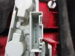 Foto de PILOTO TRASERO DERECHO BMW SERIE 3 BERLINA (E90) 2.0 16V Diesel (163 CV / 120 KW) referencia 6937458 foto 4