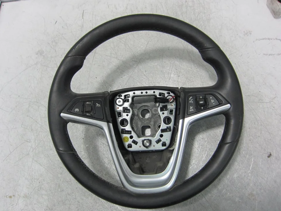 Foto de VOLANTE MOTOR OPEL INSIGNIA BERLINA 2.0 CDTI CAT (131 CV / 96 KW) referencia 13306885