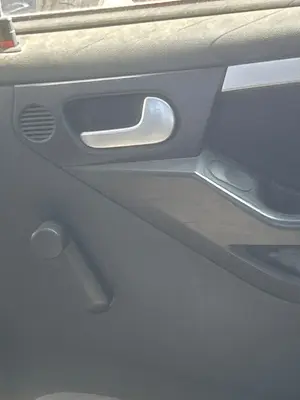 Foto de MANETA INTERIOR TRASERA IZQUIERDA OPEL MERIVA 1.6 16V (101 CV / 74 KW)