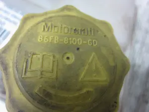 Foto de DEPOSITO EXPANSION FORD FOCUS BERLINA (CAP) referencia 86FB8100GD foto 2