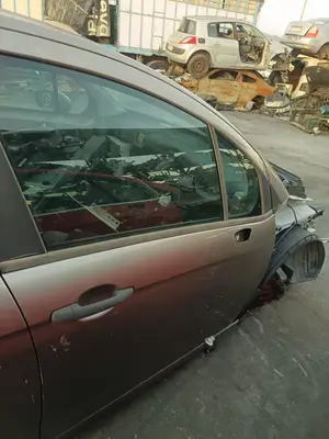 Foto de PUERTA DELANTERA DERECHA CITROEN C3 1.4  (73 CV / 54 KW)