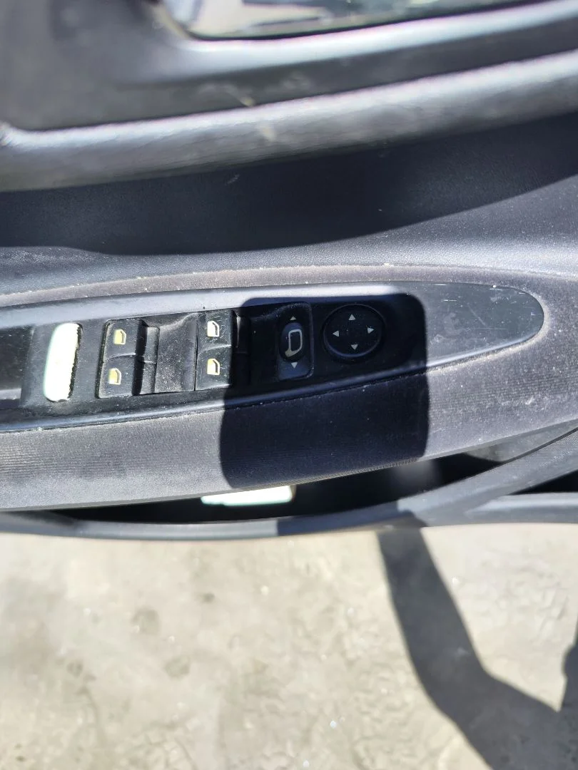Foto de MANDO ELEVALUNAS DELANTERO IZQUIERDO CITROEN C4 BERLINA 1.6 16V HDi (90 CV / 66 KW)