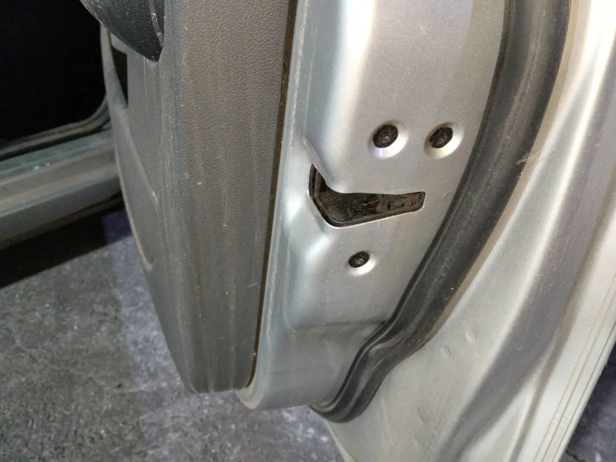 Foto de CERRADURA PUERTA DELANTERA DERECHA FORD FOCUS SPORTBREAK (CAP) 1.6 TDCi CAT (90 CV / 66 KW) referencia 5133420