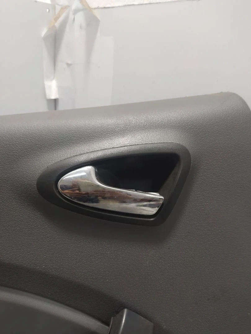 Foto de MANETA INTERIOR TRASERA IZQUIERDA SEAT IBIZA BERLINA (6J5) 1.4 TDI (80 CV / 59 KW)