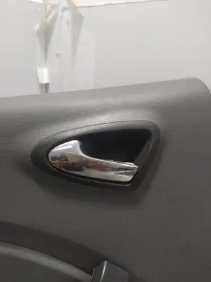 Foto de MANETA INTERIOR TRASERA IZQUIERDA SEAT IBIZA BERLINA (6J5) 1.4 TDI (80 CV / 59 KW)