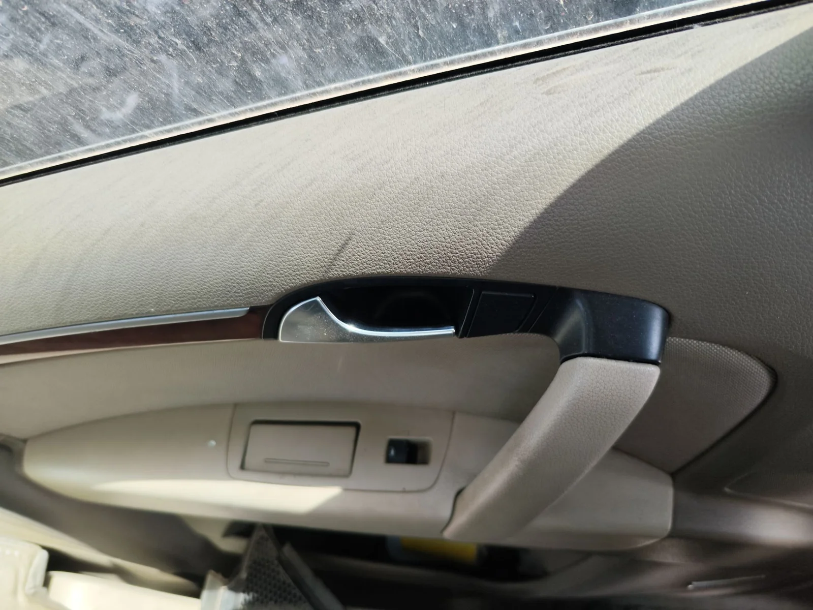 Foto de MANETA INTERIOR TRASERA IZQUIERDA AUDI Q7 (4L) 3.0 V6 24V TDI (233 CV / 171 KW)