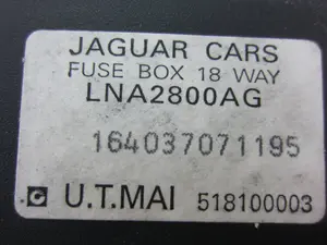 Foto de CAJA RELES / FUSIBLES JAGUAR XJ 4.0 CAT (320 CV / 235 KW) referencia LNA2800AG foto 3