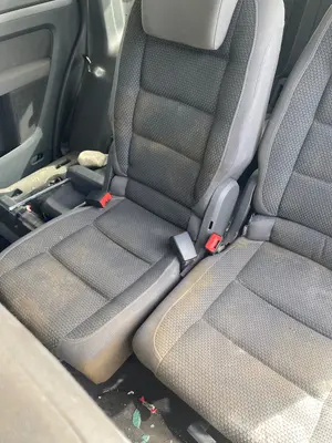Foto de ENGANCHE CINTURON TRASERO CENTRAL VOLKSWAGEN TOURAN (1T3) 1.6 TDI DPF (105 CV / 77 KW)