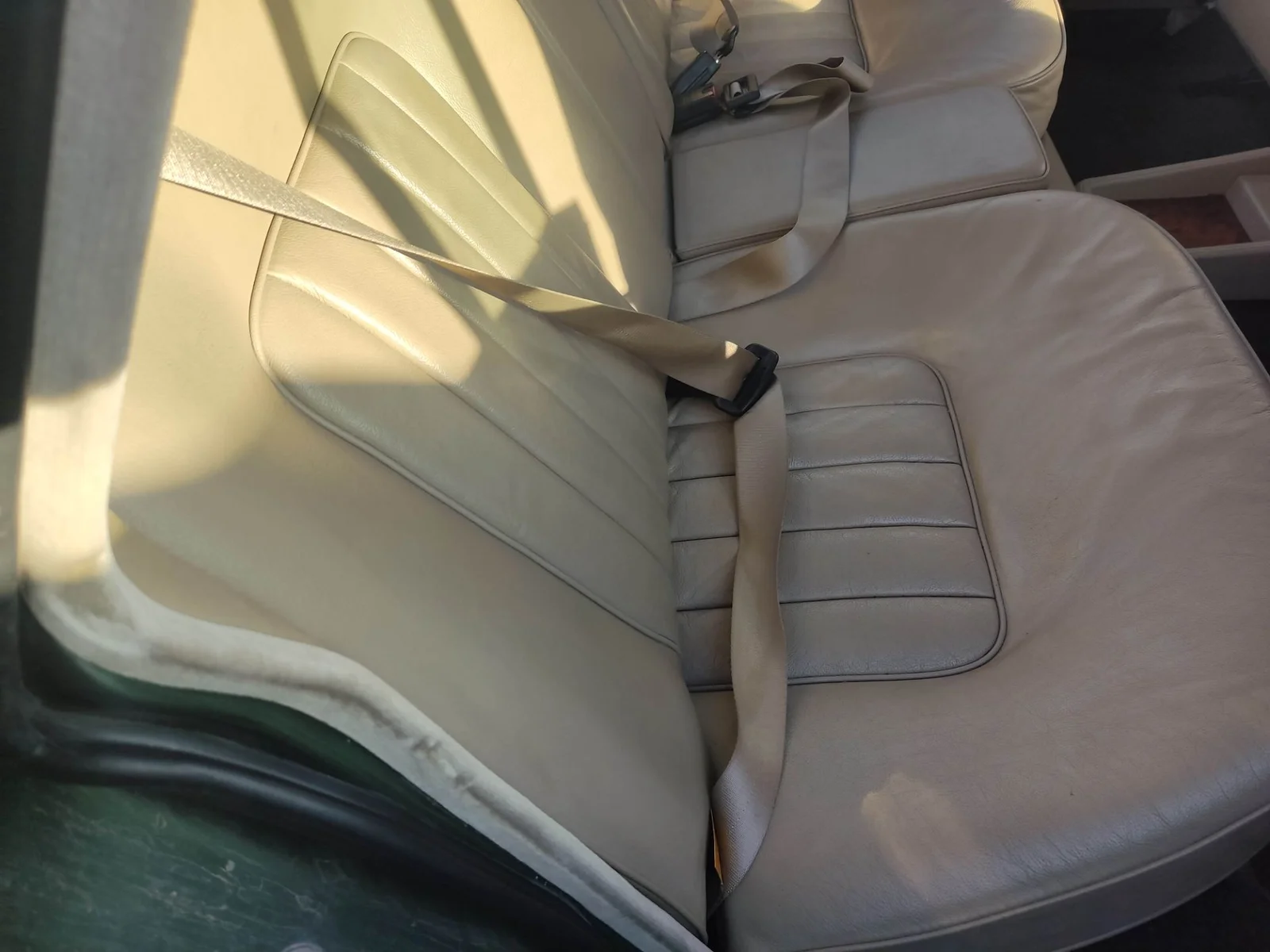 Foto de CINTURON SEGURIDAD TRASERO DERECHO JAGUAR XJ 4.0 CAT (222 CV / 163 KW)