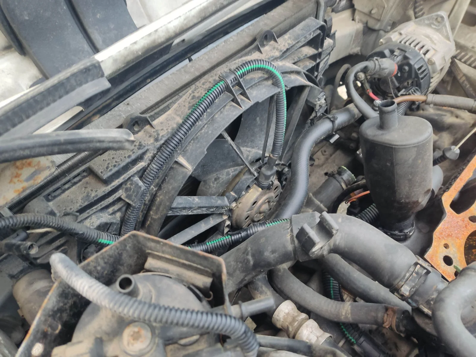 Foto de ELECTROVENTILADOR RENAULT KANGOO I (F/KC0) 1.2 (58 CV / 43 KW) referencia 7701050678