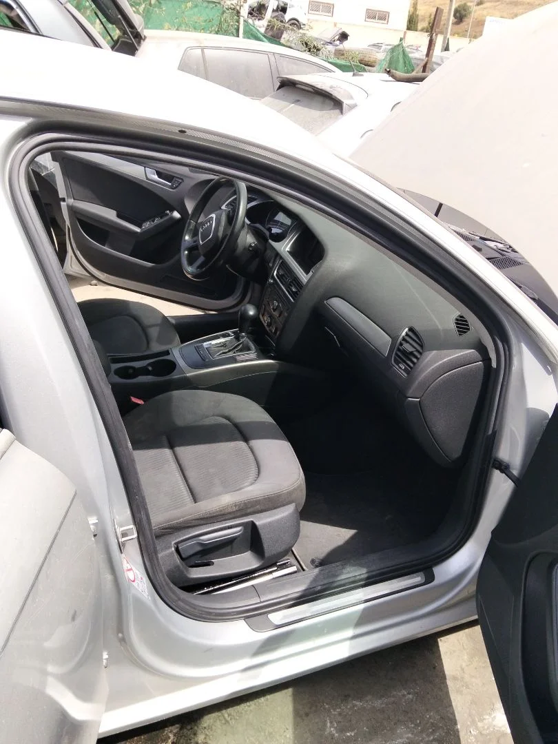 Foto de GOMAS CONTORNO PUERTA AUDI A4 BERLINA (8K2) 2.0 16V TDI (143 CV / 105 KW)