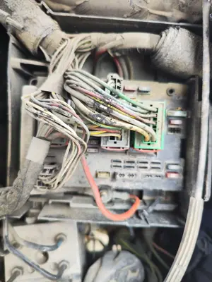 Foto de CAJA RELES / FUSIBLES CITROEN XSARA COUPE 2.0 HDi CAT (RHY / DW10TD) (90 CV / 66 KW)